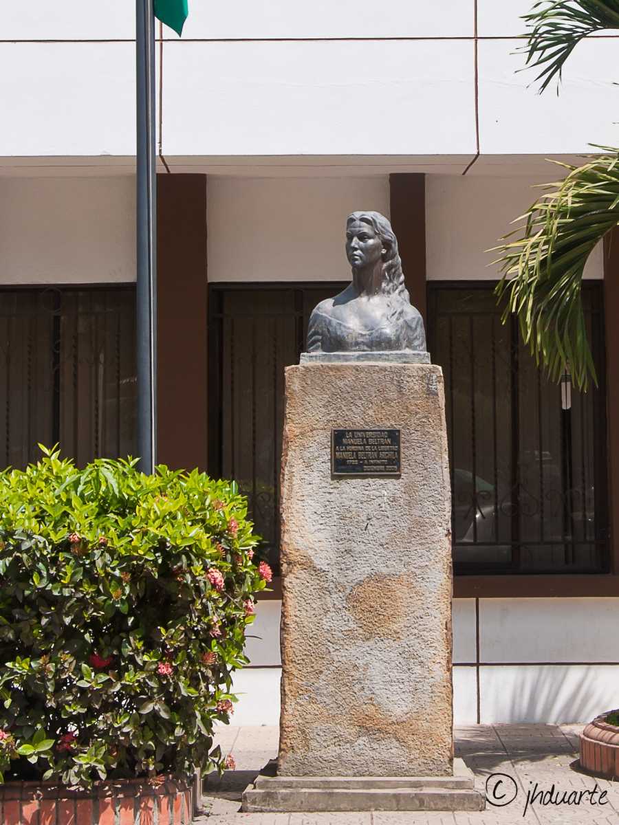 Busto de Manuela Beltran en Santander