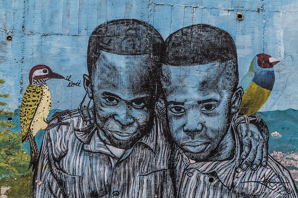 Graffiti tour medellin Image of a graffiti tour in Medellin Colombia