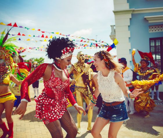 mulheres celebrando um dos festivais colombianos