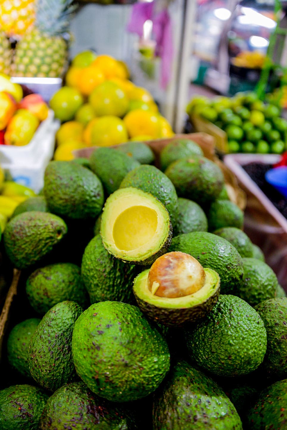 Aguacate Hass en la plaza de mercado de Paloquemao