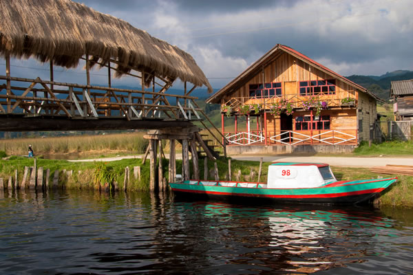 Embarcaciones Laguna de la Cocha.  Foto cortesía de Shutterstock
