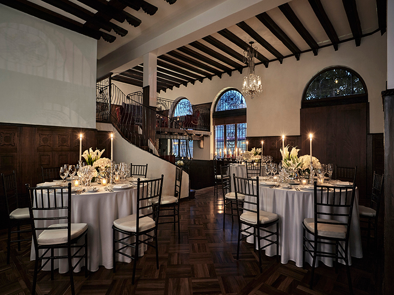 Decoración de la organización de bodas en hotel clásico y elegante.