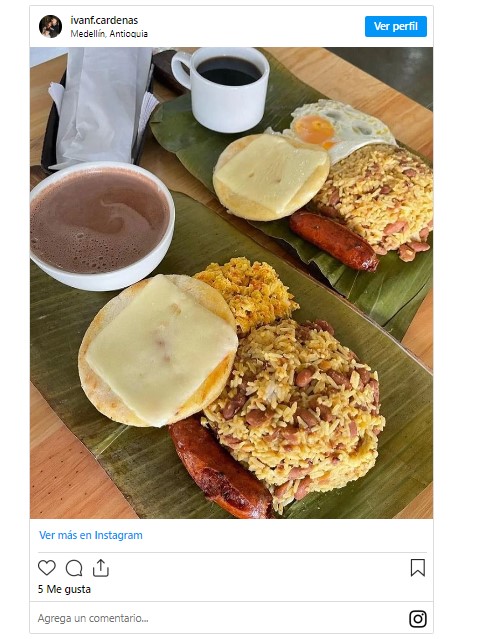 Nourriture : arepa et œuf