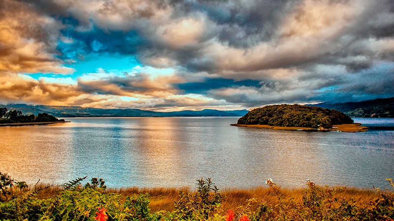 An afternoon at La Laguna de la Cocha. Discover the rural tourism activities you can enjoy in the region.