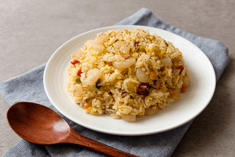 Arroz con coco y camarón