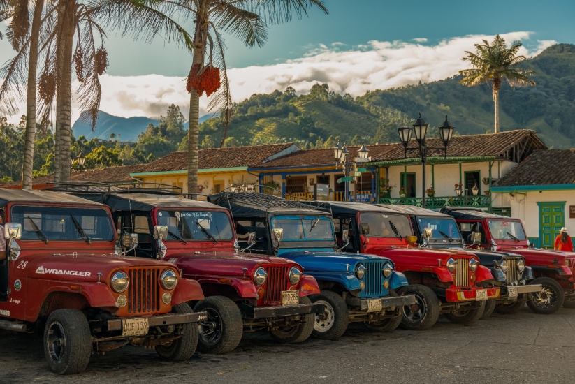 El clásico Jeep Willys del Paisaje Cultural Cafetero, Colombia.