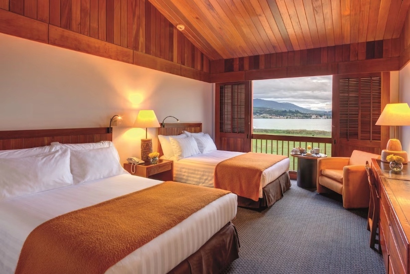 Habitación estándar del Estelar Paipa Hotel con vista al lago Sochagota, Paipa, Boyacá.