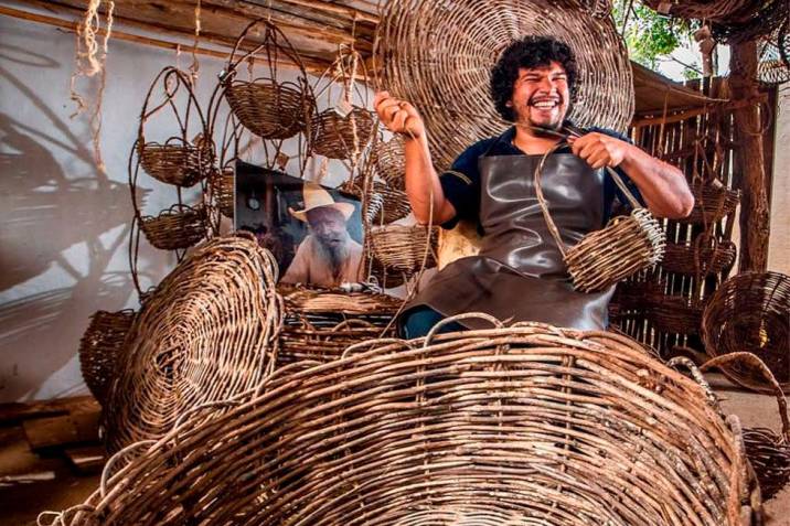 Basket weaving in Barichara, Colombia
