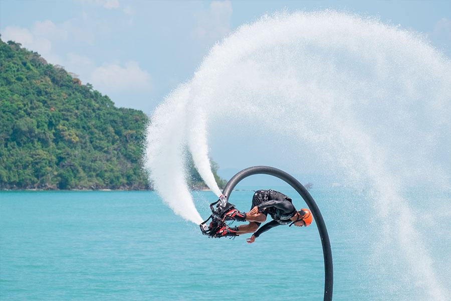 Flyboard sur les plages de la mer des Caraïbes colombienne
