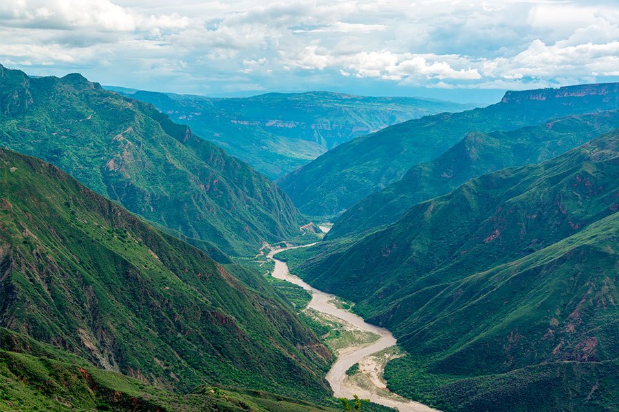 Paysage du Canyon et de la rivière Chicamocha