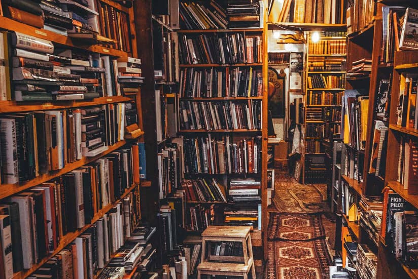Interior librería Merlín