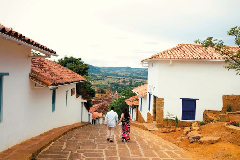 Couple on the streets of Barichara, Colombia