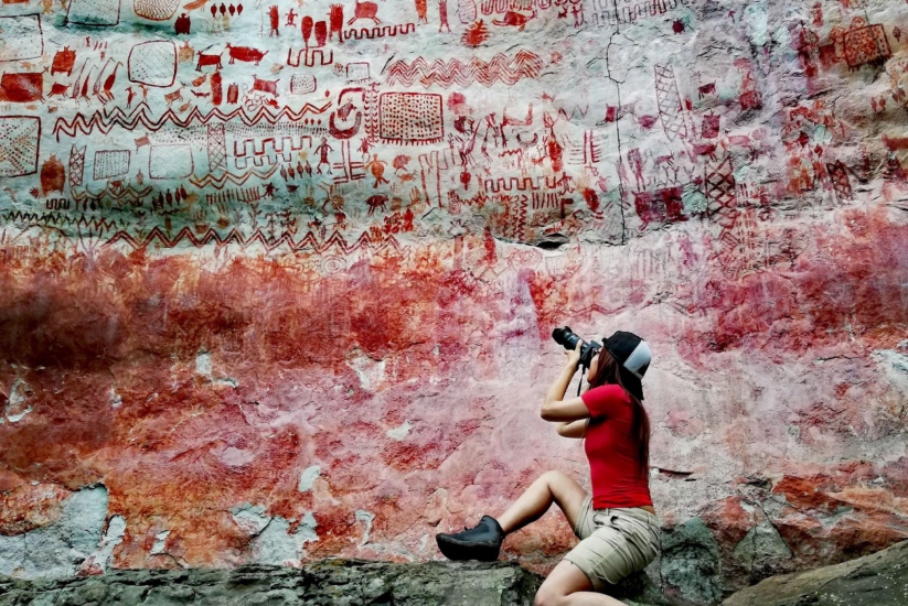 Pictogramas en Cerro Azul, San José del Guaviare, Colombie.