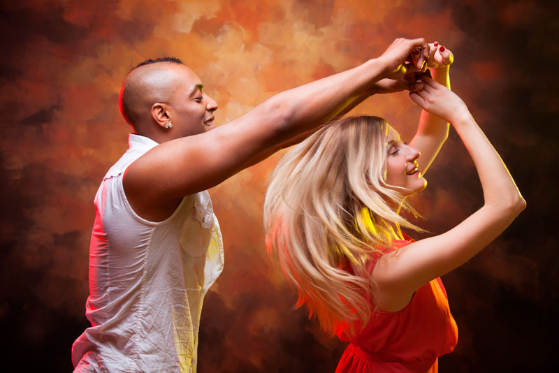 Desfrute dos diferentes festivais musicais e culturais de salsa na Colômbia.