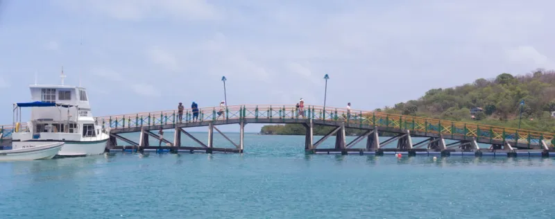 Lovers’ Bridge between the islands of Providencia and Santa Catalina | Colombia Travel