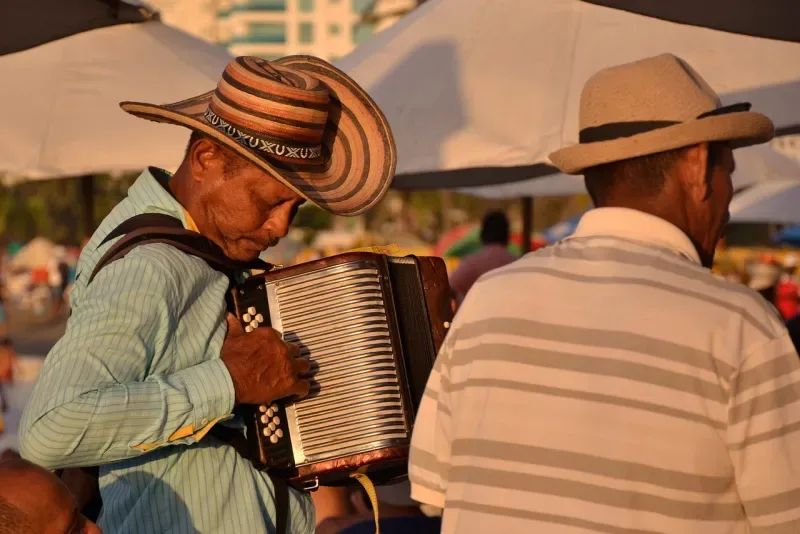 Descubre el vallenato: Género musical de la región caribe colombiana