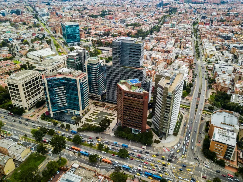 Aerial view of the financial area of Bogotá with modern buildings and heavy traffic.