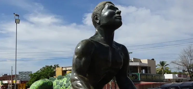 Sculpture du Monument à la légende de l’homme caïman en Colombie