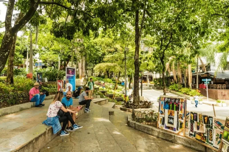 Una tarde en el Parque Lleras, Medellín.