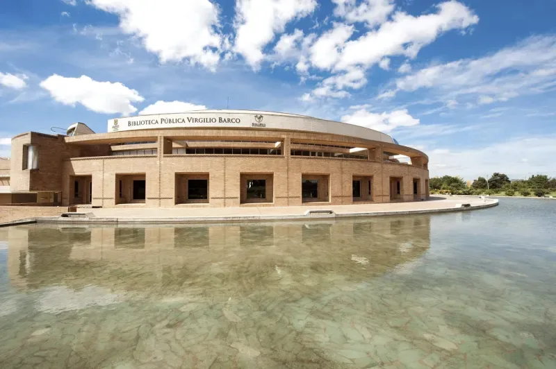 Biblioteca Virgilio Barco, una de las bibliotecas de Colombia que deberías visitar | Colombia Travel