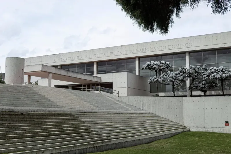 Biblioteca Julio Mario Santo Domingo, una de las bibliotecas de Colombia que deberías visitar | Colombia Travel