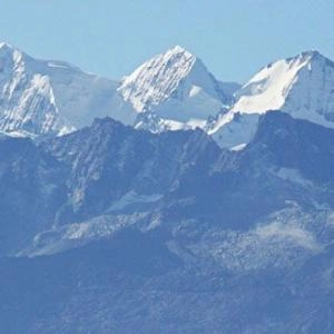 Die Bergspitzen Colón und Bolívar