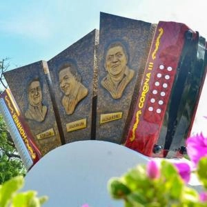 Monumento Los Tres Grandes del Vallenato – Glorieta de Hurtado, Valledupar
