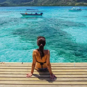 woman contemplating the sea of Colombia