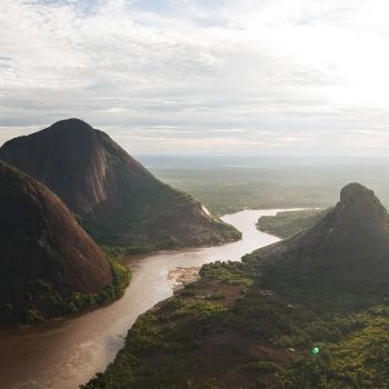 Vista panorámica Aéreas de los Cerros de Mavecure en Guanía. Colombia